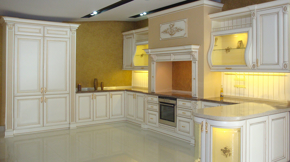 Кухонная мебель Монтебьянко, фасад: массив ясеня, Италия